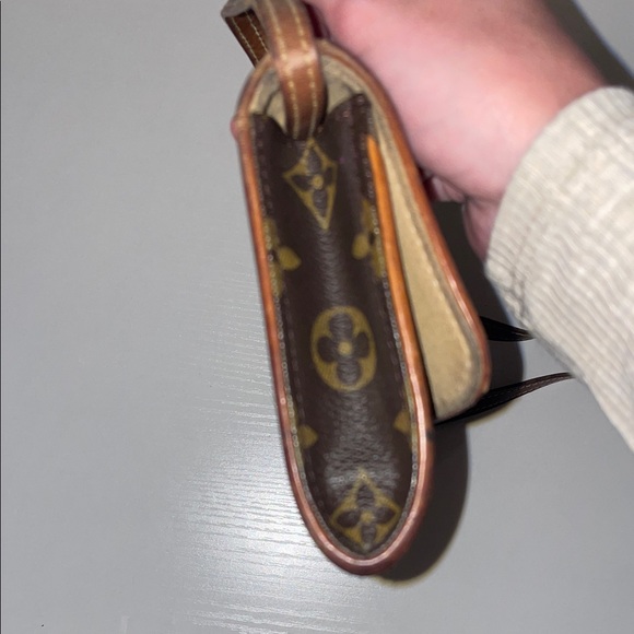 LOUIS VUITTON Black and Gold Monogram Crossbody Bag - Picture 11 of 11